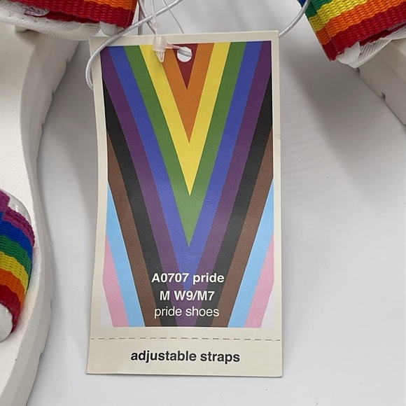 NWT Striped Rainbow Adjustable Strap White Sandals - Size W9/M7 - Picture 11 of 11